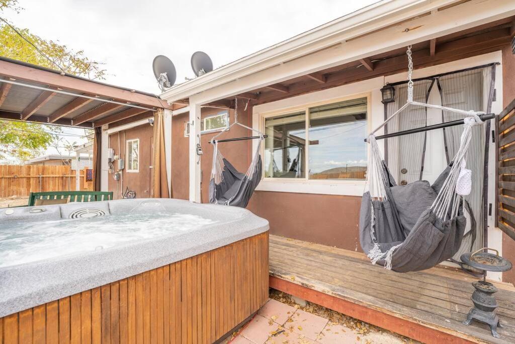 Palm Vista Retreat *Hot Tub/Cowboy Pool/Hammocks* Villa Joshua Tree Luaran gambar